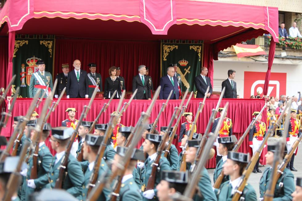 Desfile de la Guardia Civil en Huesca