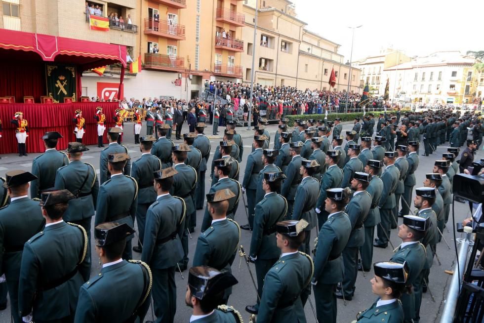 Desfile de la Guardia Civil en Huesca