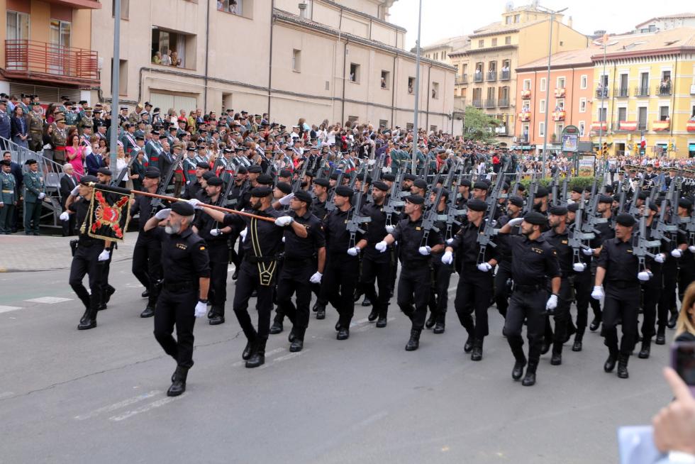 Desfile de la Guardia Civil en Huesca
