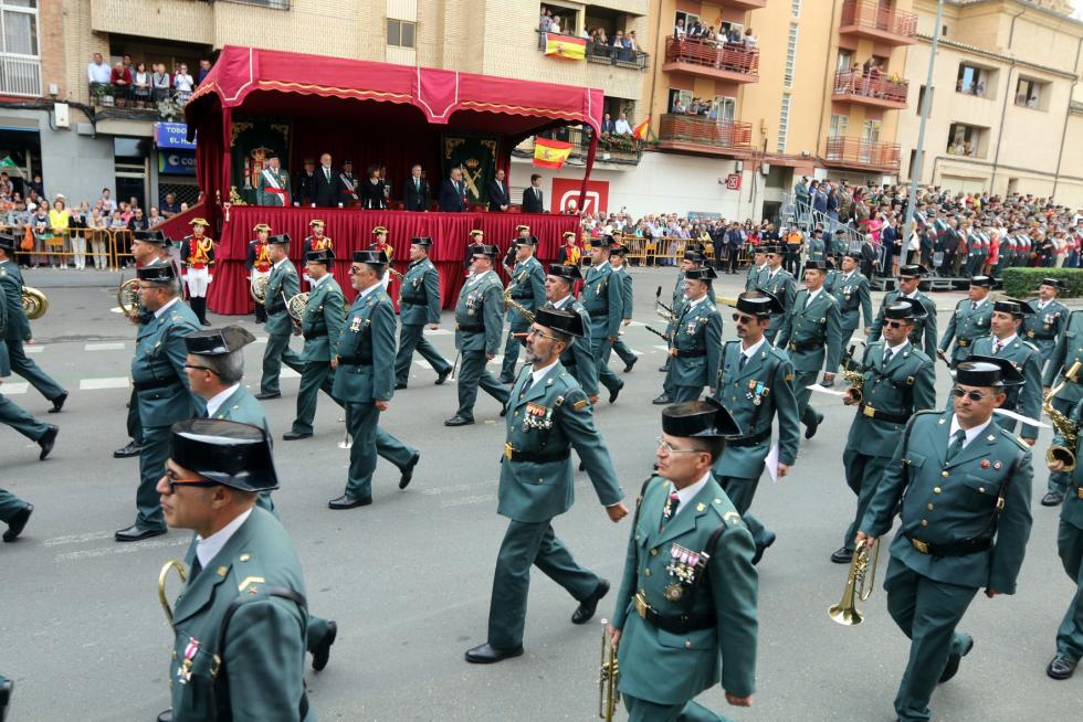 Desfile de la Guardia Civil en Huesca
