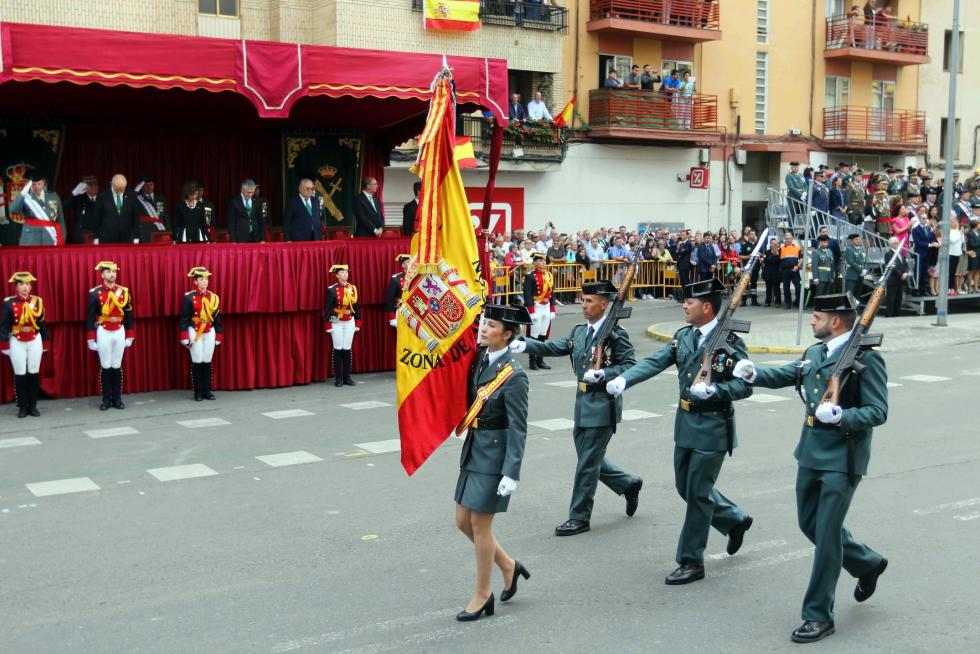 Desfile de la Guardia Civil en Huesca