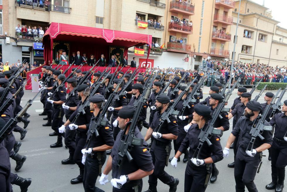 Desfile de la Guardia Civil en Huesca