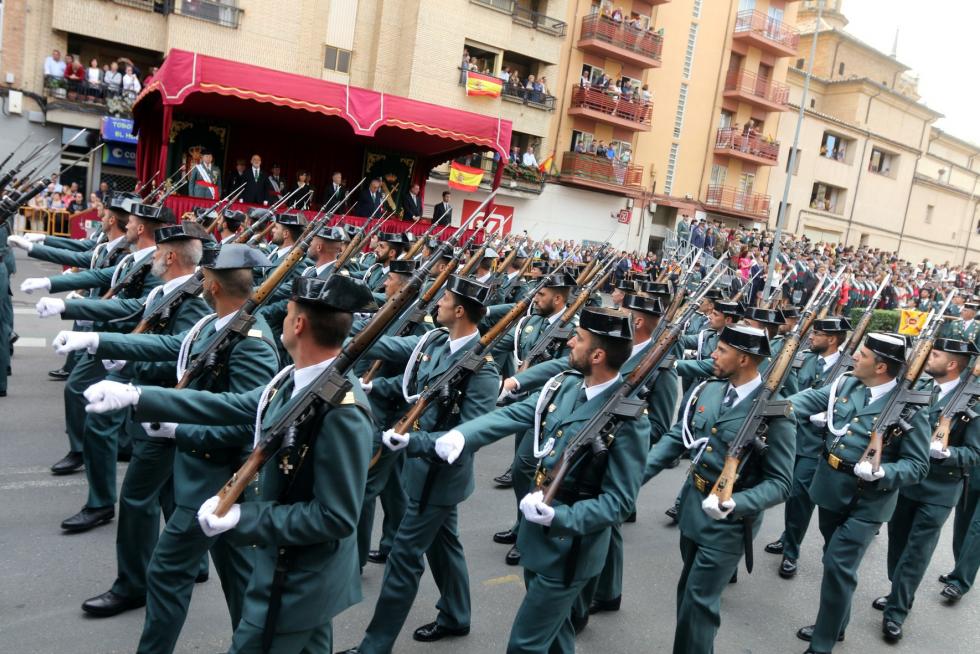 Desfile de la Guardia Civil en Huesca