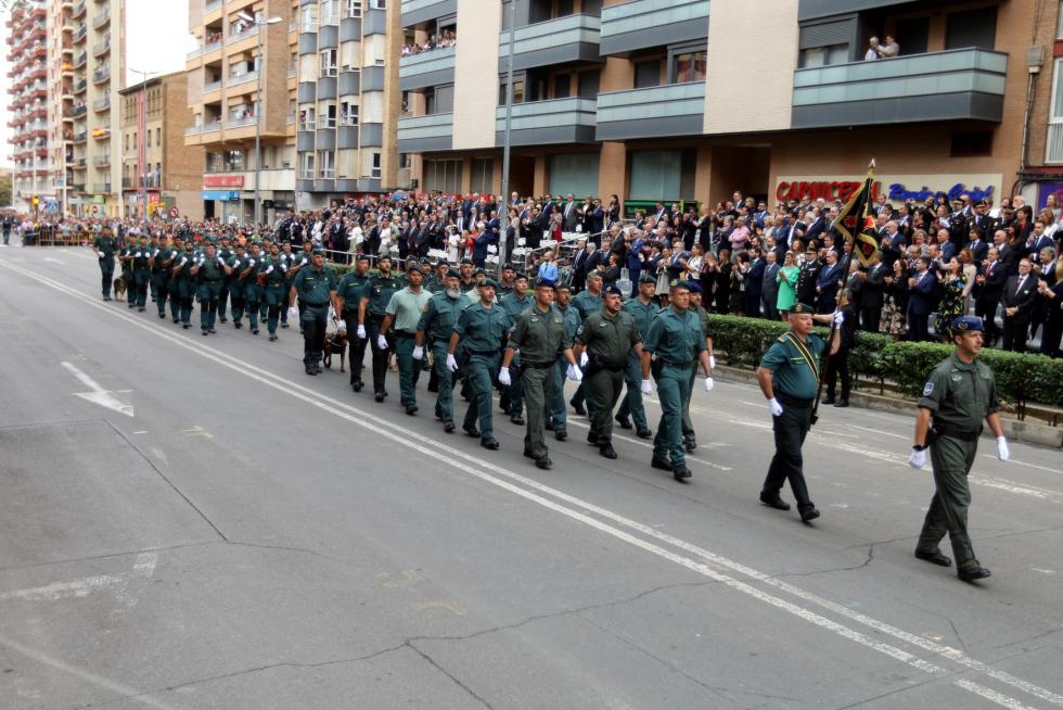 Desfile de la Guardia Civil en Huesca