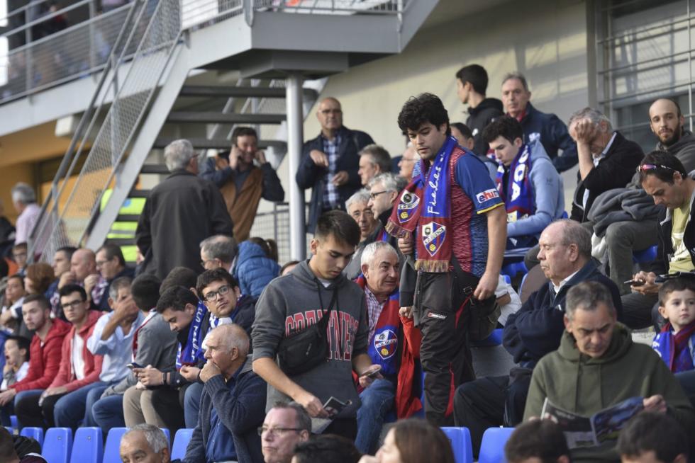 El Huesca vence al Elche en el Alcoraz (2-0)