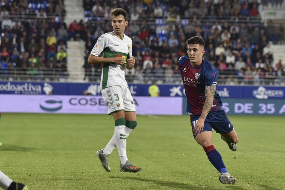 El Huesca vence al Elche en el Alcoraz (2-0)