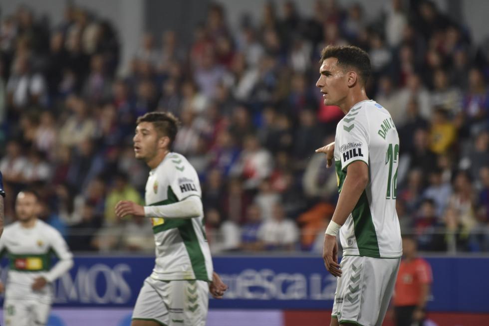 El Huesca vence al Elche en el Alcoraz (2-0)