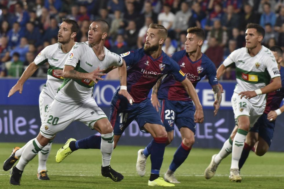 El Huesca vence al Elche en el Alcoraz (2-0)