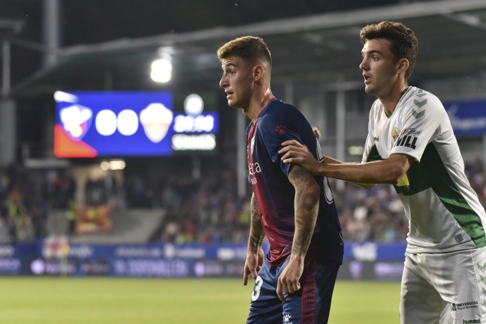 El Huesca vence al Elche en el Alcoraz (2-0)