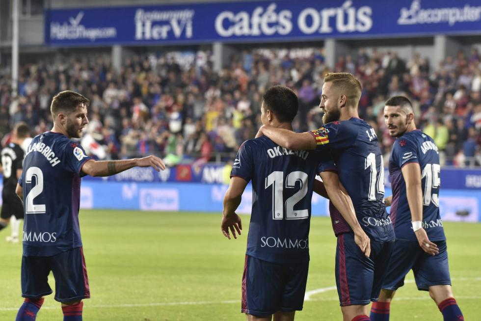 El Huesca vence al Elche en el Alcoraz (2-0)
