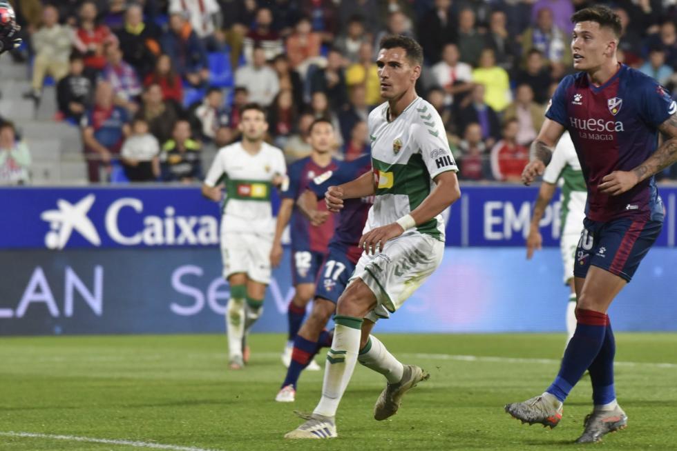 El Huesca vence al Elche en el Alcoraz (2-0)