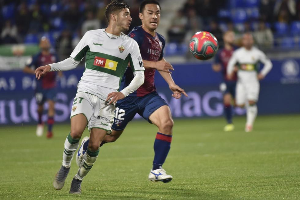 El Huesca vence al Elche en el Alcoraz (2-0)