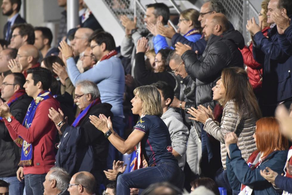 El Huesca vence al Elche en el Alcoraz (2-0)