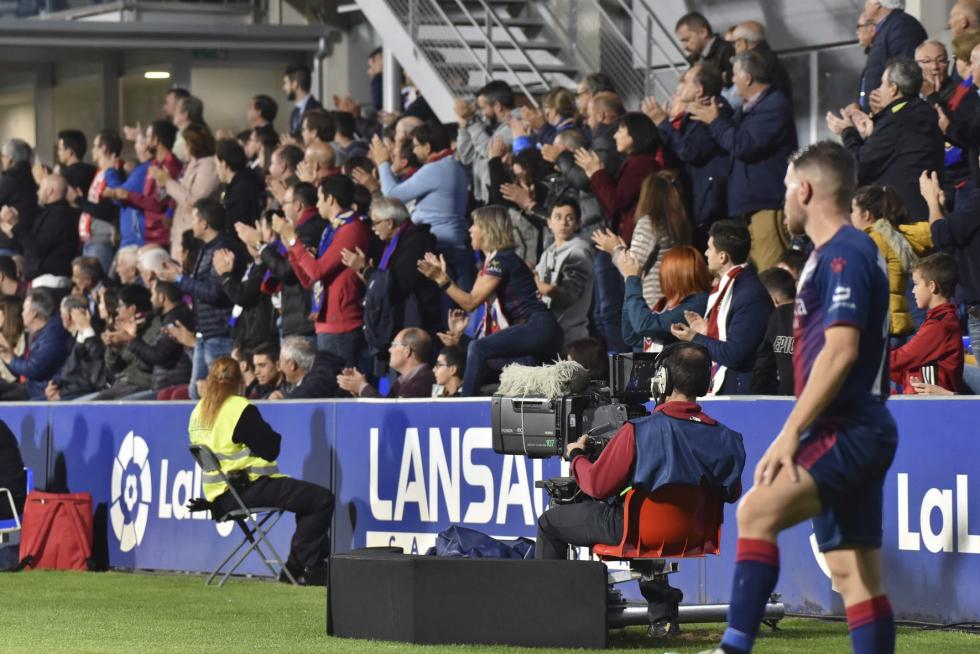El Huesca vence al Elche en el Alcoraz (2-0)