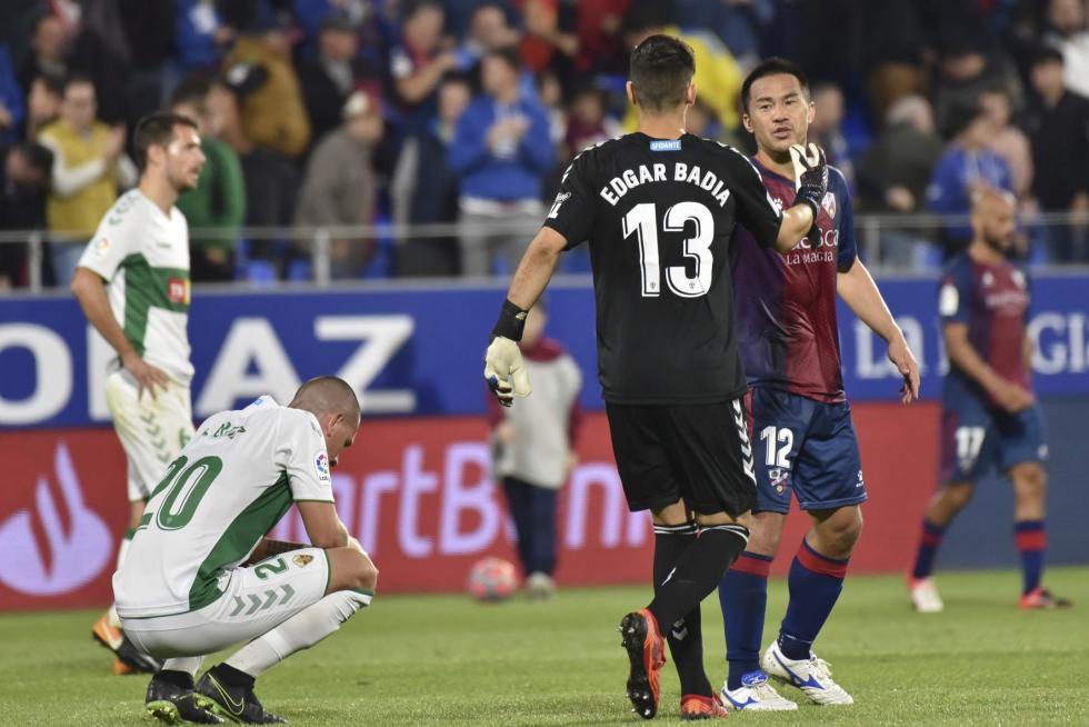 El Huesca vence al Elche en el Alcoraz (2-0)