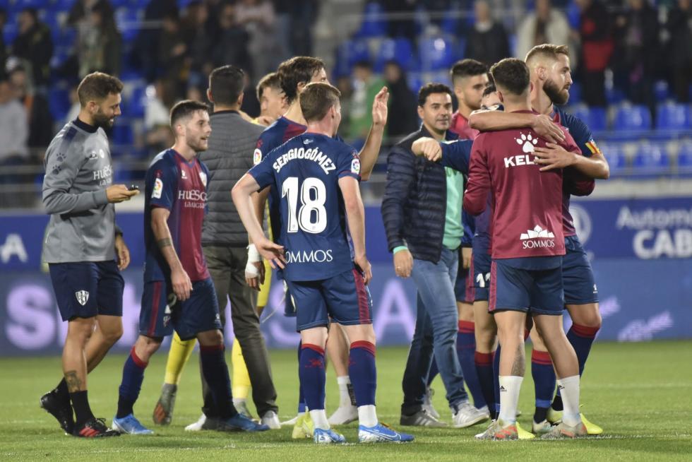 El Huesca vence al Elche en el Alcoraz (2-0)