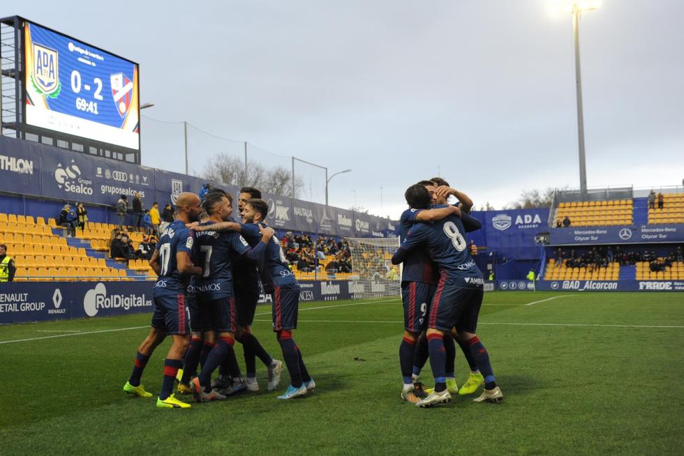 El Huesca derrota al Alcorcón 0-2 en Santo Domingo