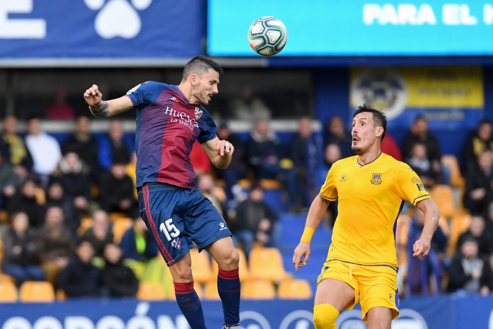 El Huesca derrota al Alcorcón 0-2 en Santo Domingo