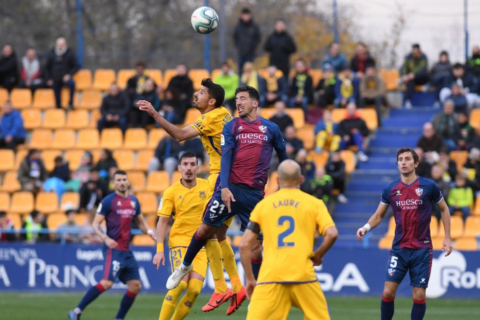 El Huesca derrota al Alcorcón 0-2 en Santo Domingo