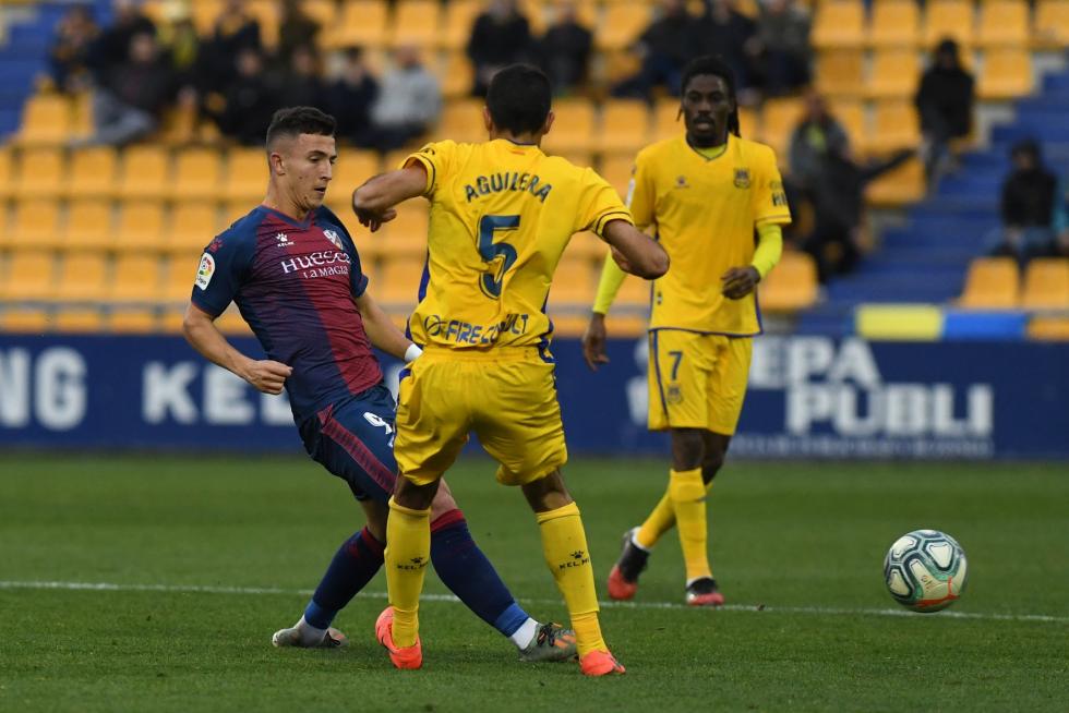 El Huesca derrota al Alcorcón 0-2 en Santo Domingo