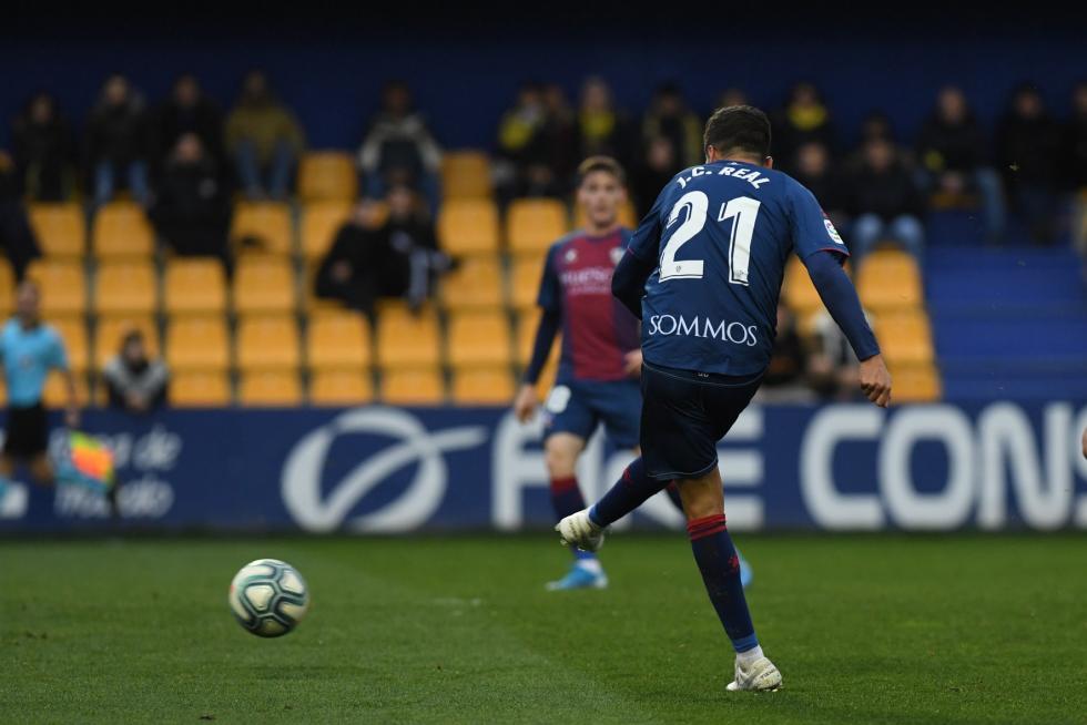 El Huesca derrota al Alcorcón 0-2 en Santo Domingo