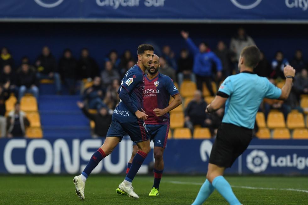 El Huesca derrota al Alcorcón 0-2 en Santo Domingo