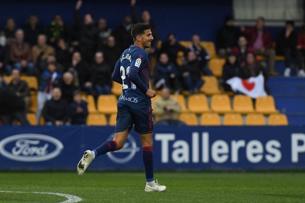 El Huesca derrota al Alcorcón 0-2 en Santo Domingo