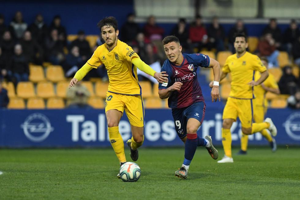 El Huesca derrota al Alcorcón 0-2 en Santo Domingo