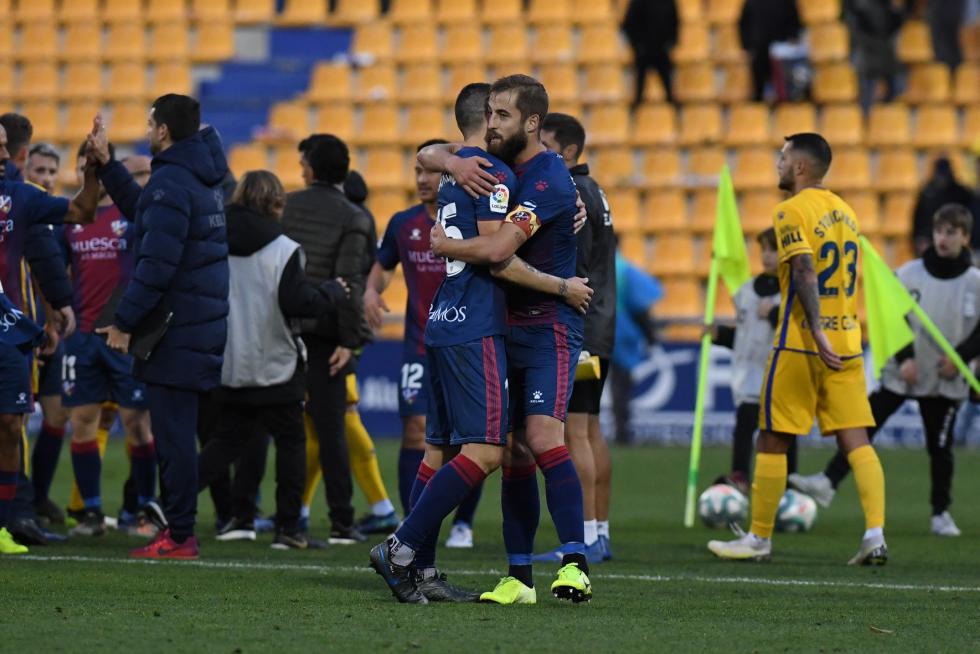 El Huesca derrota al Alcorcón 0-2 en Santo Domingo