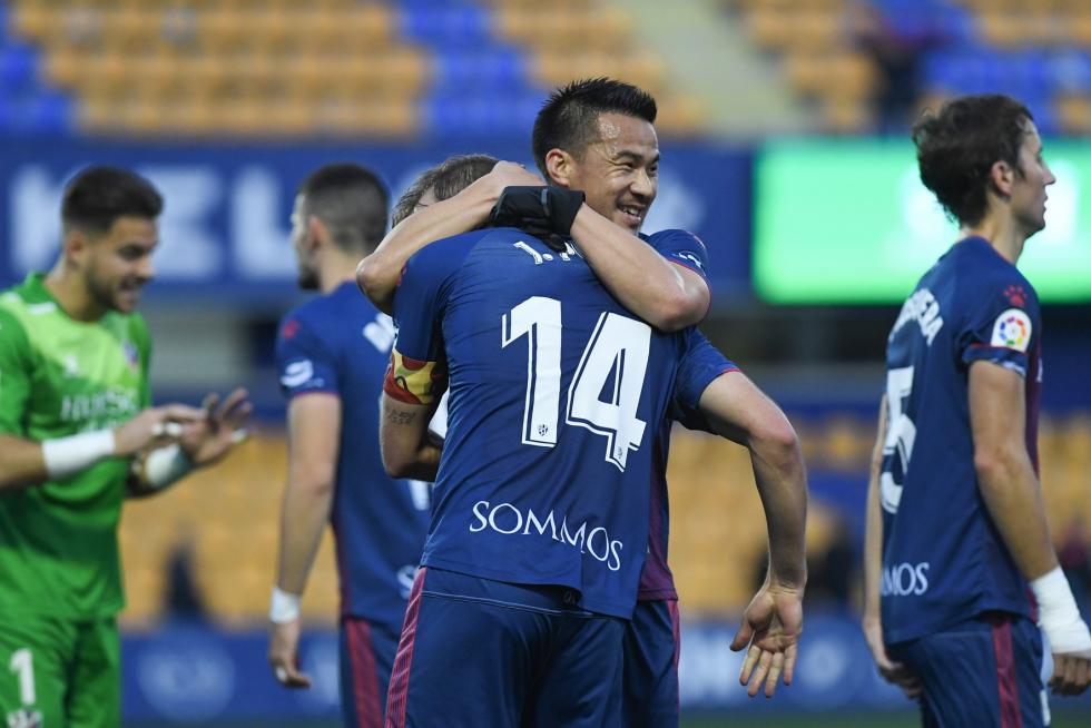 El Huesca derrota al Alcorcón 0-2 en Santo Domingo