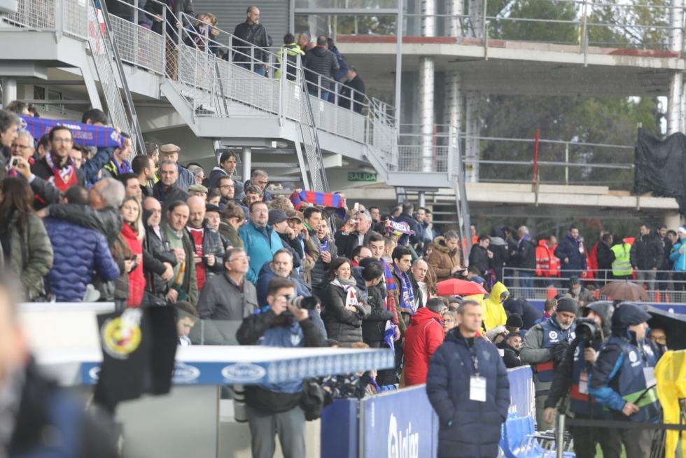 Todas las fotos del derbi Huesca-Zaragoza