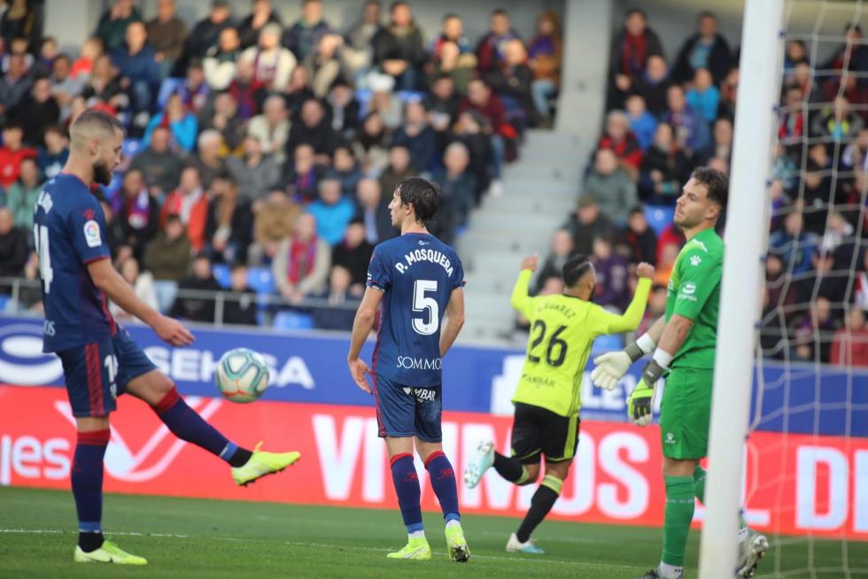 Todas las fotos del derbi Huesca-Zaragoza