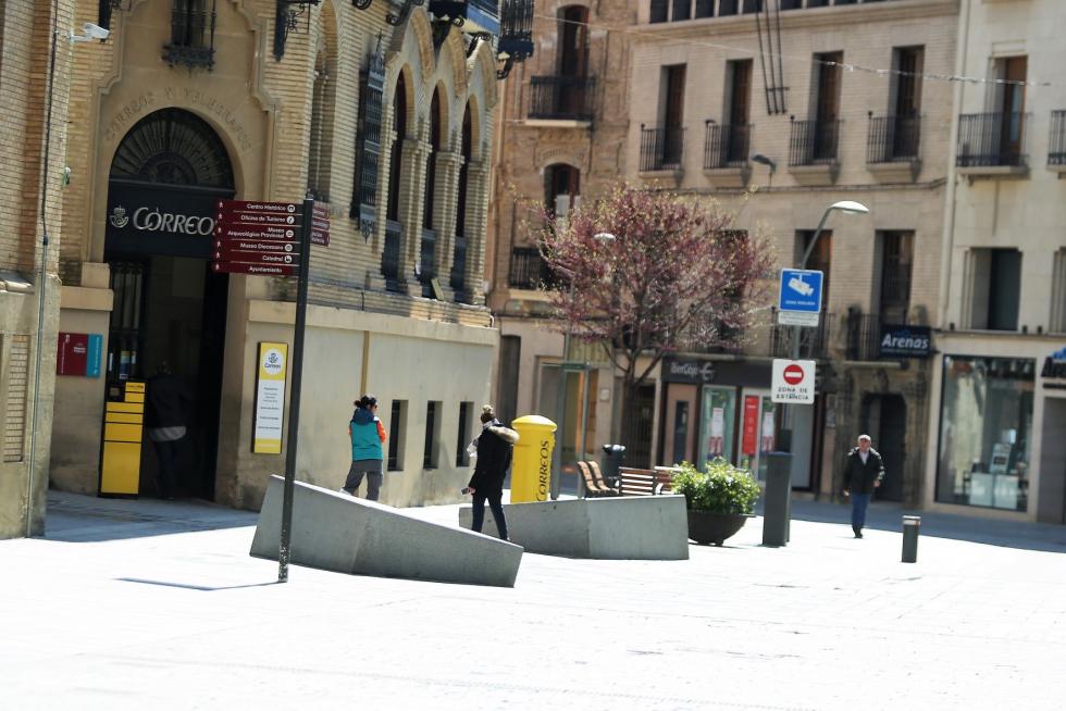Viernes de epidemia de coronavirus en Huesca, foto a foto