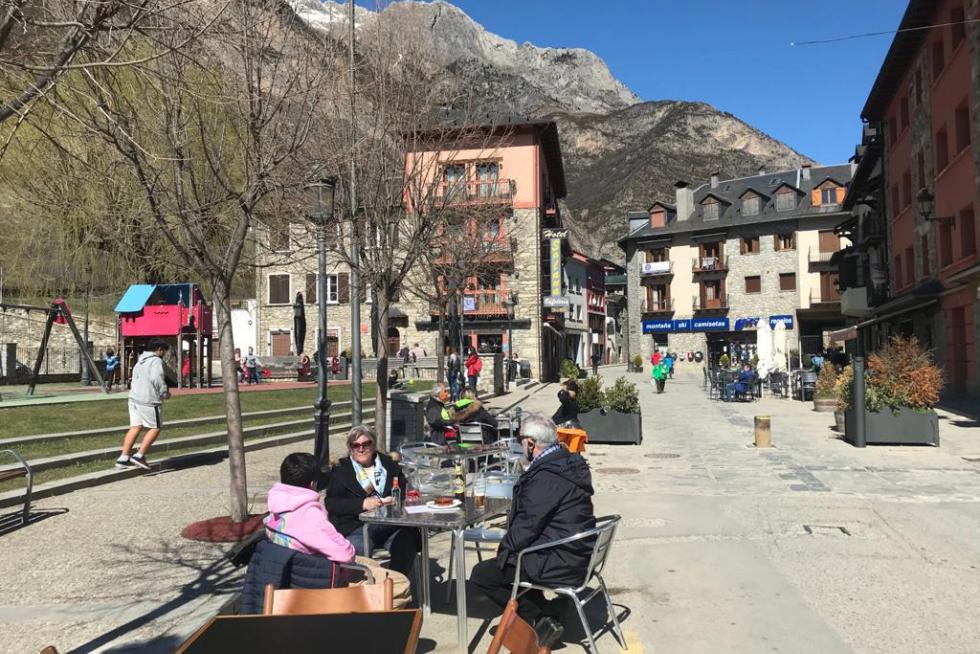 Turistas en Benasque este sábado