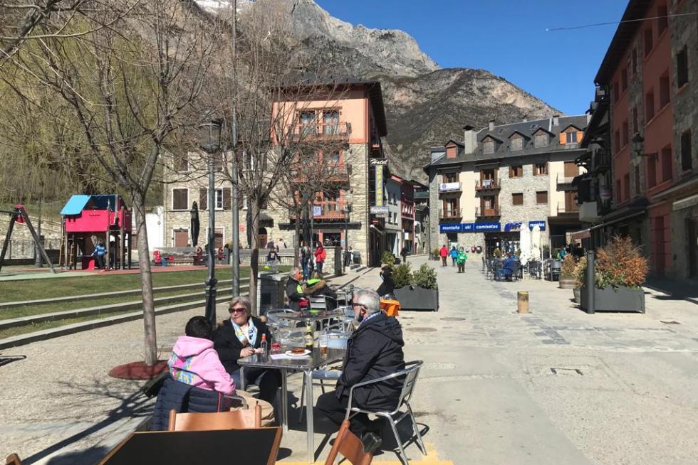 Turistas en Benasque este sábado