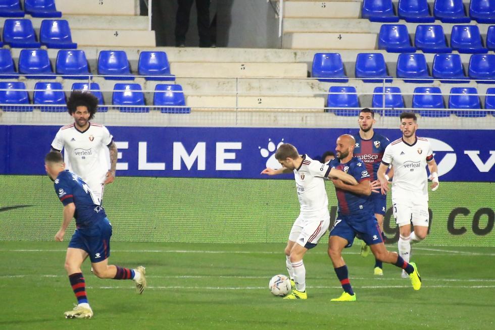El partido Huesca-Osasuna, foto a foto.