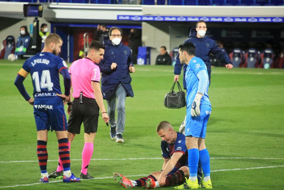 El partido Huesca-Osasuna, foto a foto.
