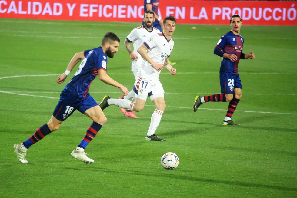 El partido Huesca-Osasuna, foto a foto.