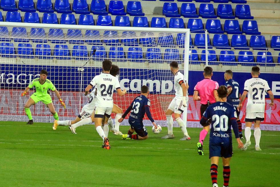 El partido Huesca-Osasuna, foto a foto.