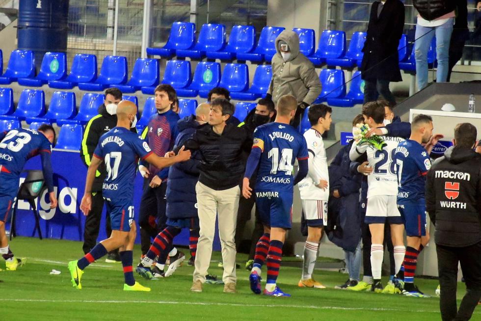 El partido Huesca-Osasuna, foto a foto.