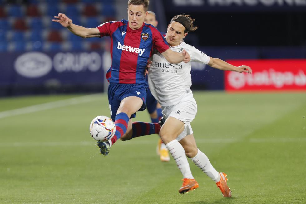 Primeros compases del Huesca - Levante