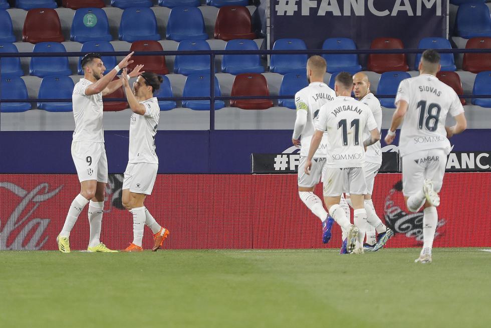 Primeros compases del Huesca - Levante