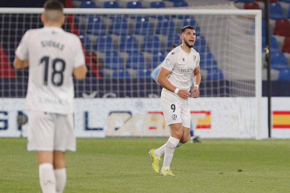 Primeros compases del Huesca - Levante