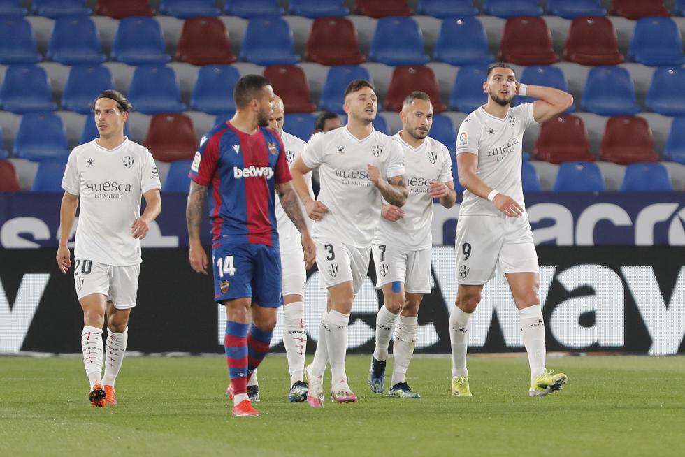 Primeros compases del Huesca - Levante