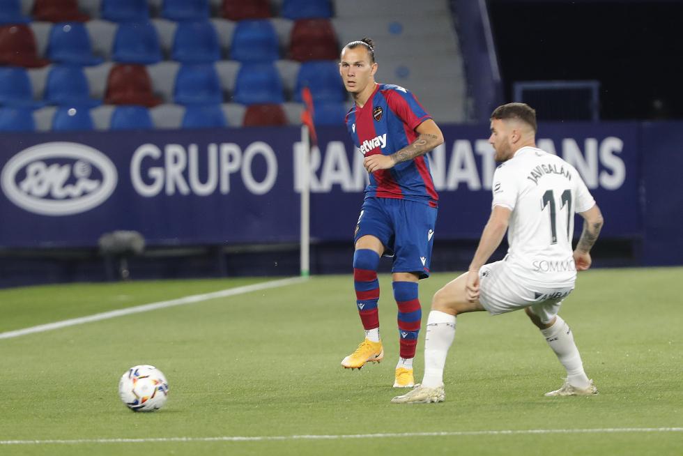 Primeros compases del Huesca - Levante