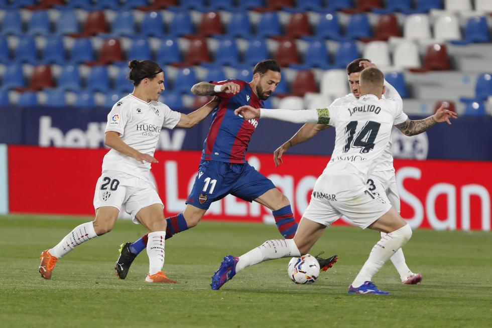 Primeros compases del Huesca - Levante