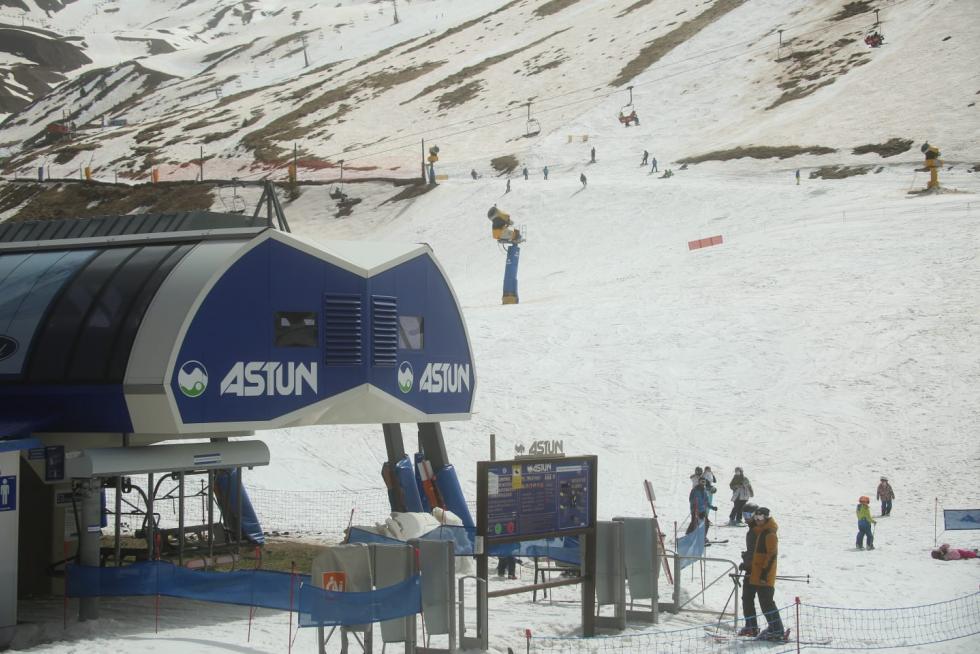 Turismo y controles en Astún.