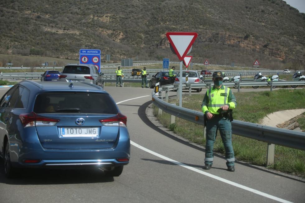 Turismo y controles en Astún.