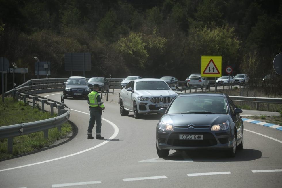 Turismo y controles en Astún.