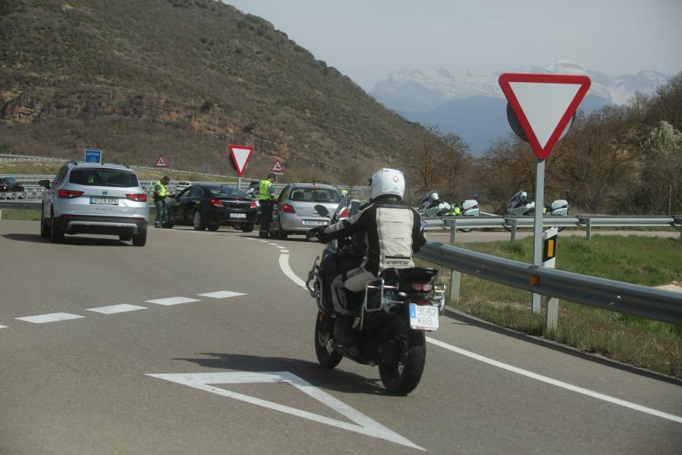 Turismo y controles en Astún.
